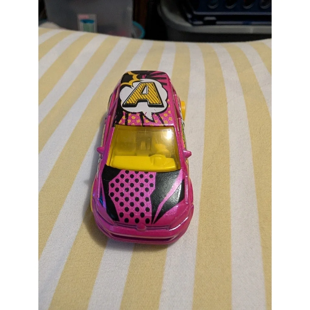Hot Wheels Volkswagen Golf Mk 7 2016 Art Deco Rare Pink Diecast Car DJF83